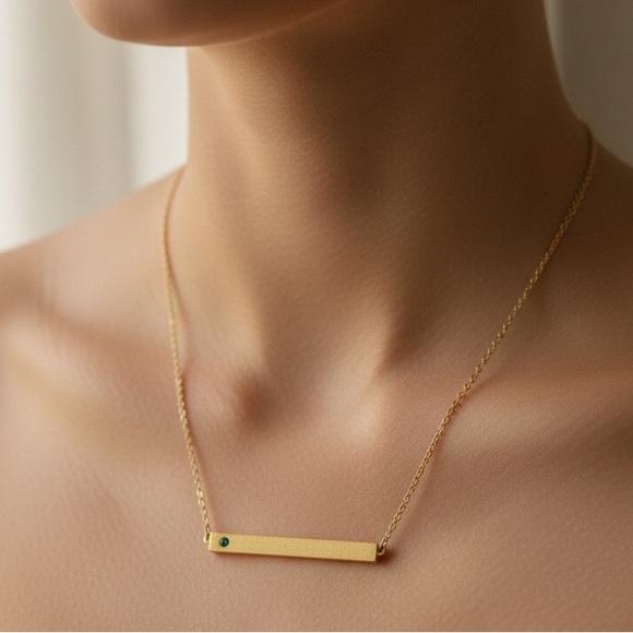 Elegant Gold Bar Necklace with Green Accent - Picture 1 of 2